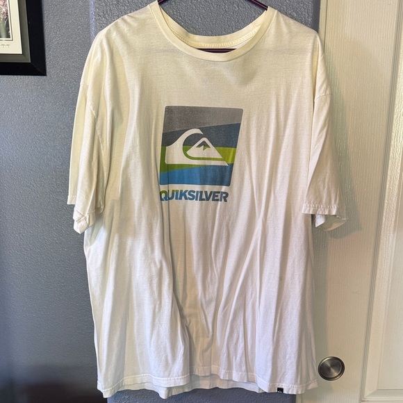 Quiksilver Cream Tee with Blue and Green Logo - Picture 1 of 3